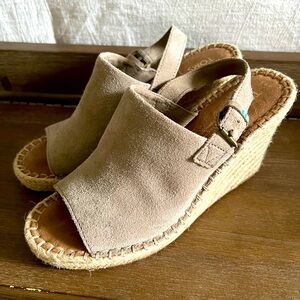 EUC- TOMS- Espadrille Wedges sz 8.5